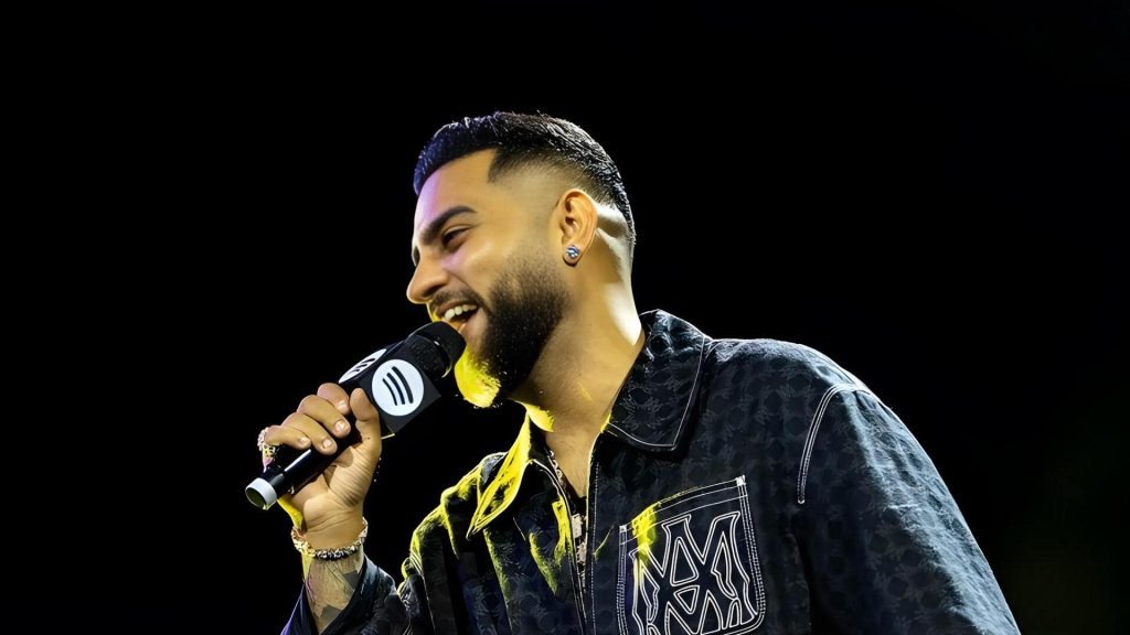 पंजाबी गायक करण औजला के दिल्ली कॉन्सर्ट में भारी हंगामा, चले लात-घूंसे; मारपीट का वीडियो वायरल