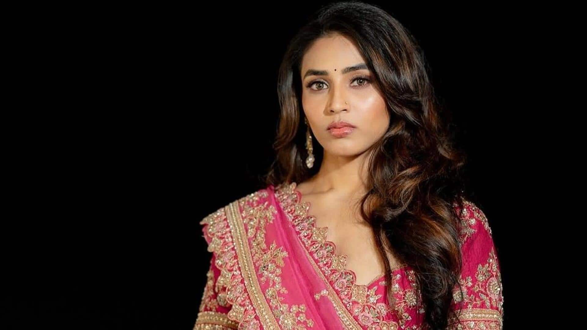 'કંતારા' અભિનેત્રી સપ્તમી ગૌડા પાપારાઝી પર કેમ ગુસ્સે થઈ? તેણીએ કહ્યું- આવા વર્તનને સહન કરી શકાય નહીં 'કંતારા' અભિનેત્રી સપ્તમી ગૌડા પાપારાઝી પર કેમ ગુસ્સે થઈ? તેણીએ કહ્યું- આવા વર્તનને સહન કરી શકાય નહીં