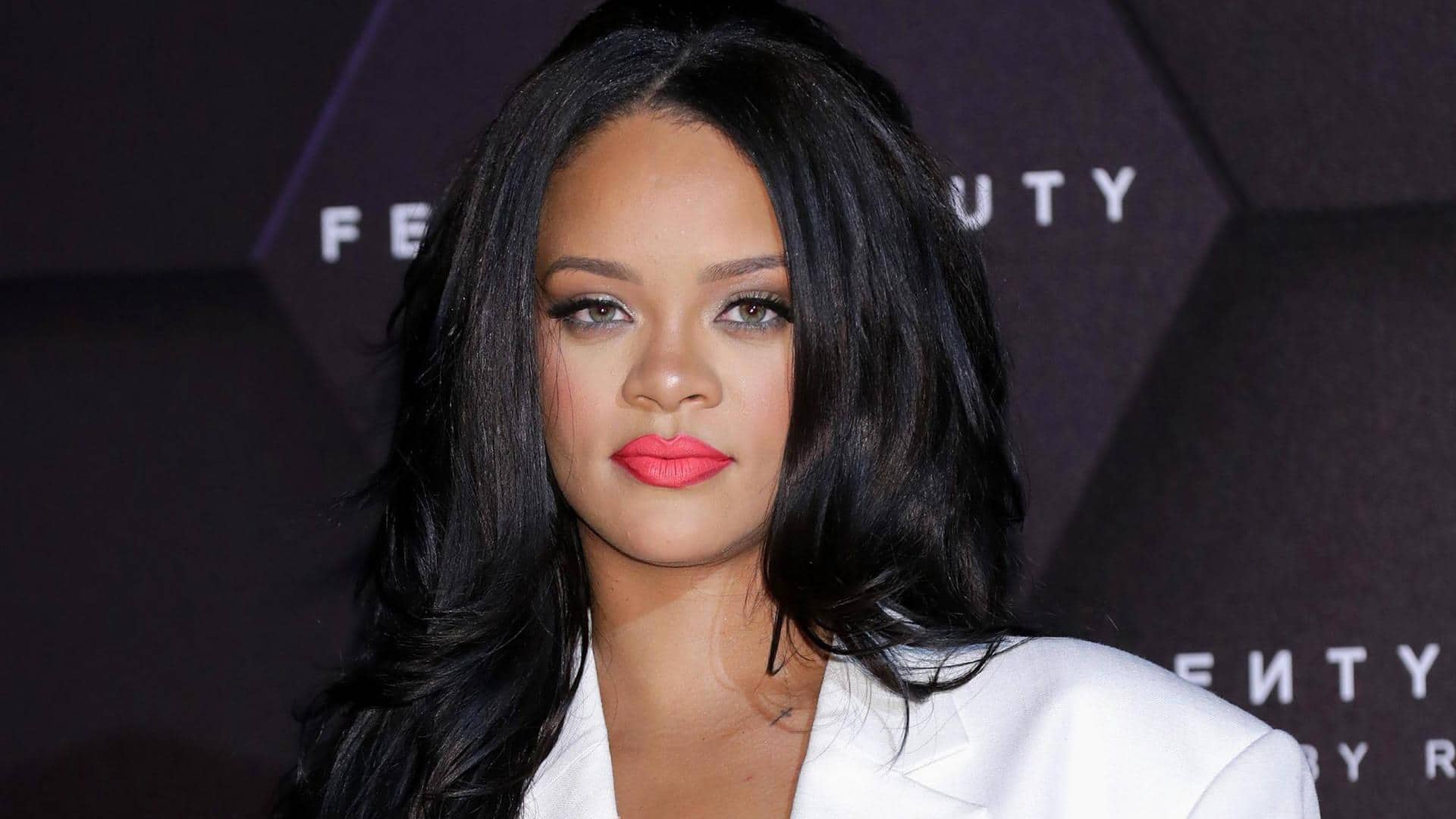 પોપ સિંગર રીહાન્નાના લોસ એન્જલસના ઘરે ગોળીબાર, એક મહિલાની ધરપકડ