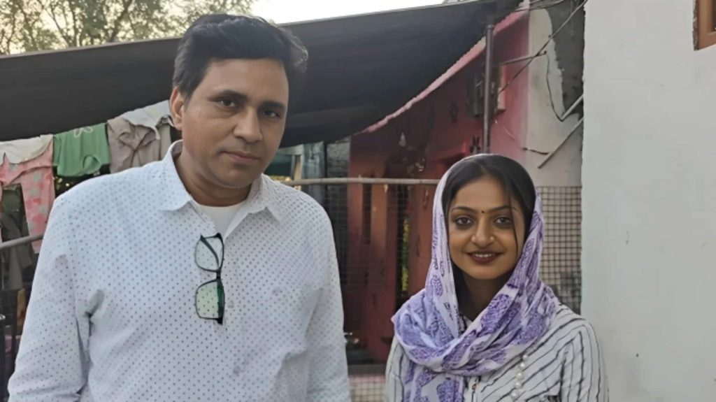 'कुंभ गर्ल' मोनालिसा और सनोज मिश्रा के दावों की पूरी सच्चाई, धोखा; धमकी या सुनियोजित साजिश?