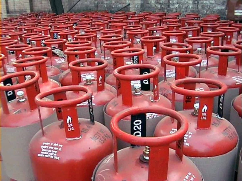 ગુજરાતમાં LPG-PNG એમ બંન્ને કનેક્શન ધરાવનારાઓએ LPG સિલિન્ડર જમા કરાવવો પડશે
