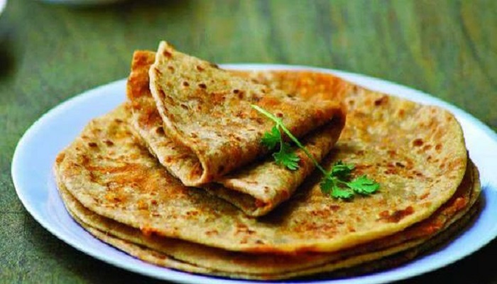 જો તમને બટેટાના પરાઠા બનાવવામાં મુશ્કેલીનો સામનો કરવો પડે છે, તો આ ટિપ્સ અનુસરો Raw Banana Paratha