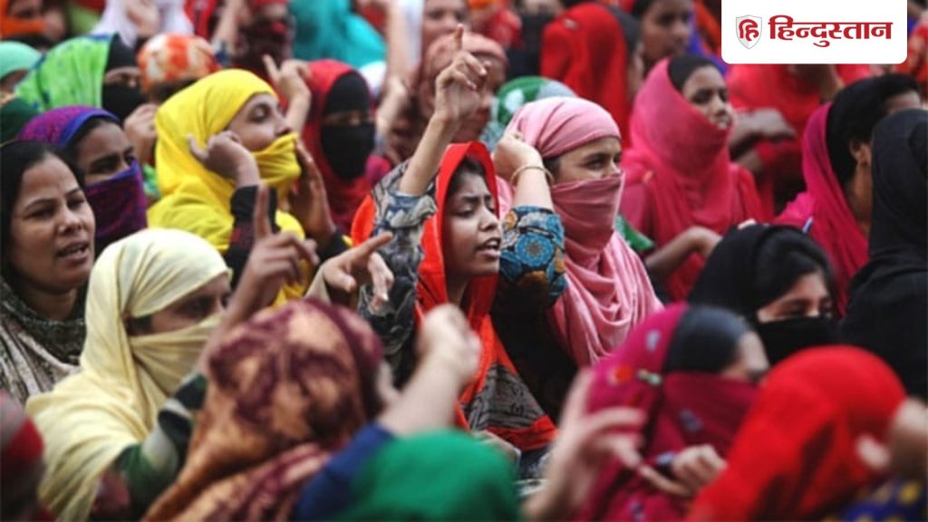 એક રોટલીના બદલામાં કાશ્મીરી મહિલાઓનું શોષણ… PoKમાં પાકિસ્તાનના કારા કામો… एक रोटी के बदले कश्मीरी महिलाओं का शोषण… PoK में पाकिस्तान की काली करतूतों...