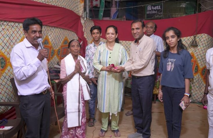 વિધવા મહિલા પેન્શનની રકમમાંથી ડાકોર જતા પદયાત્રીઓ માટે માનવસેવાનું… વિધવા મહિલા પેન્શનની રકમમાંથી ડાકોર જતા પદયાત્રીઓ માટે માનવસેવાનું...