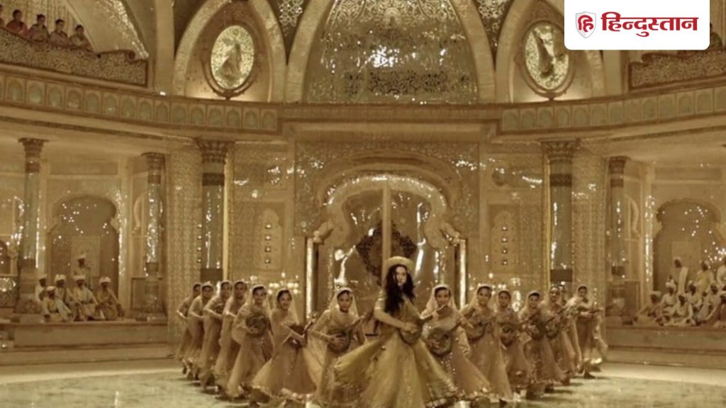 કેવી રીતે બને છે ભવ્ય ફિલ્મના સેટ, જાણો બોલિવૂડના અત્યાર સુધીના કયા ભવ્ય સેટ છે… कैसे बनते हैं फिल्मों के ग्रैंड सेट, जानें कौनसे हैं बॉलीवुड के अब तक के...