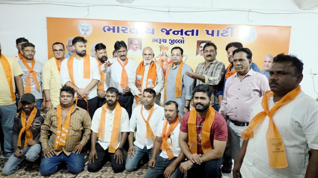 ભરૂચમાં રાજકીય ભૂકંપ: ૫૦થી વધુ AAP અને કોંગ્રેસ કાર્યકરો BJPમાં જોડાયા