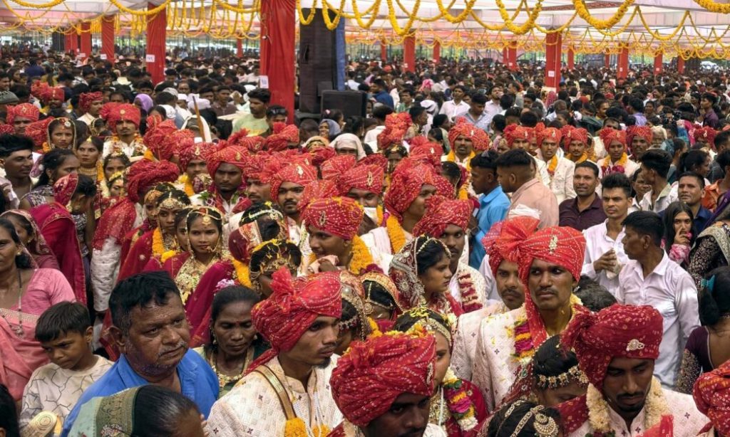 ઝઘડિયા તાલુકાના વલી ગામે ૧૮૨ આદિવાસી યુગલોએ પ્રભુતામાં પગલા પાડ્‌યા