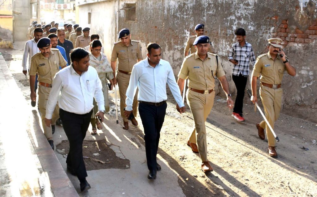 ખેડા જિલ્લામાં અતિસંવેદનશીલ મત વિસ્તારોમાં ફૂટ પેટ્રોલિંગ કરવામાં આવ્યું