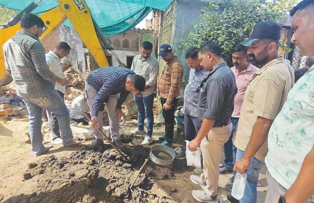 ૩૫ વર્ષ જૂની હત્યામાં મૃતદેહ શોધવા ક્રાઈમ બ્રાન્ચે ખોદકામ કરાવ્યું