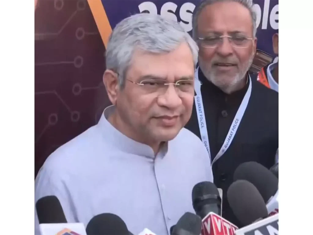 'भारत के लिए गर्व का दिन': अश्विनी वैष्णव ने Sanand में दूसरे सेमीकंडक्टर प्लांट...