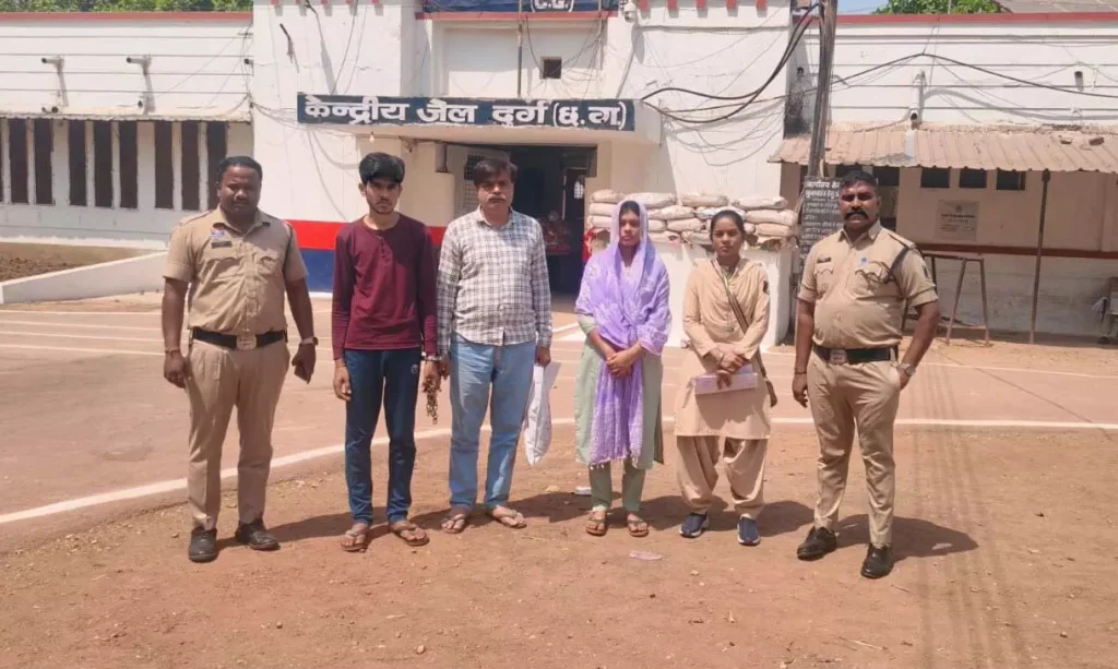 पति को आत्महत्या के लिए प्रताड़ित करने वाले तीन आरोपी उत्तर प्रदेश से...