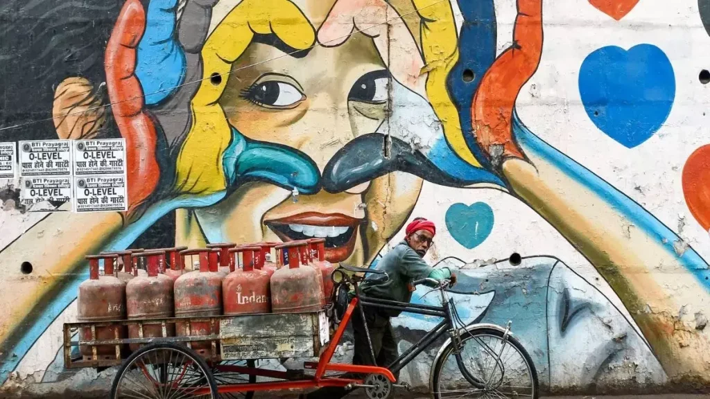 ‘ઘરેલું ઉપભોક્તા સુરક્ષિત’: કોમર્શિયલ સિલિન્ડરના ભાવમાં વધારા વચ્ચે સરકાર 'Domestic Consumers Protected': कमर्शियल सिलेंडर की कीमतों में बढ़ोतरी के बीच सरकार