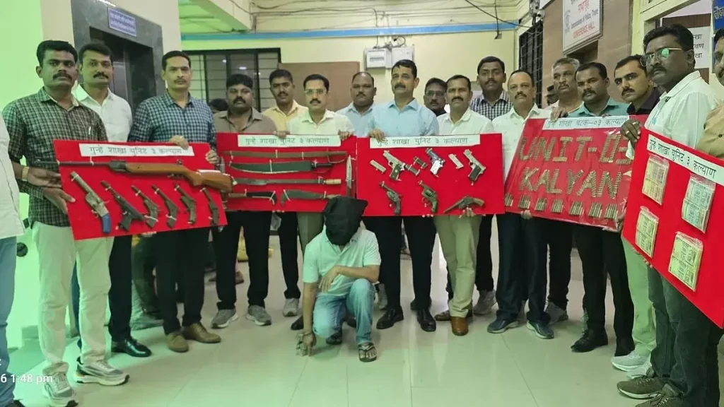 ‘Reel star’ और बिल्डर गिरफ्तार, भारी मात्रा में हथियारों का जखीरा और ₹3.52 लाख के...