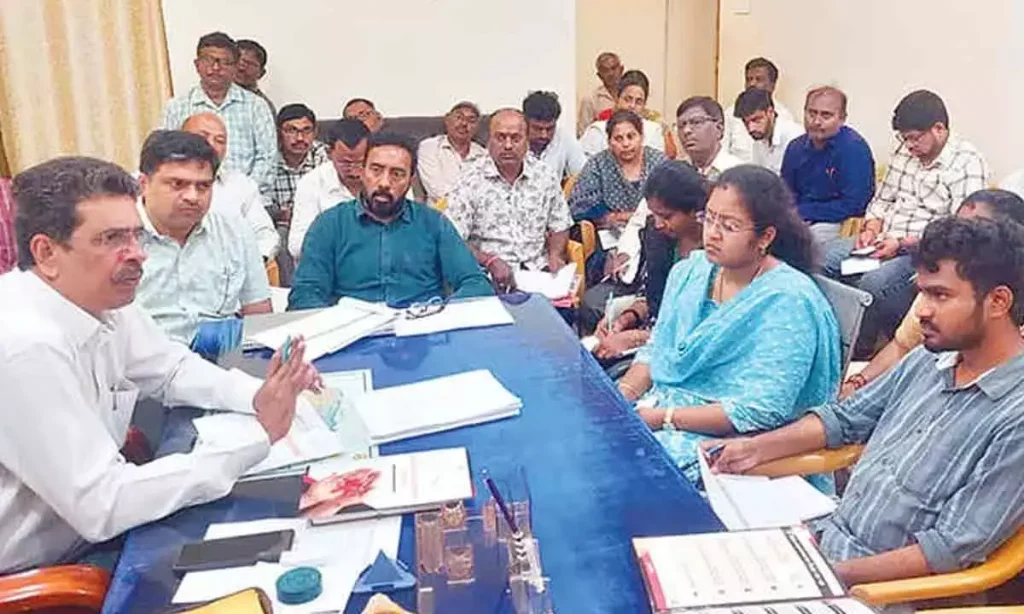 Andhra: DMHO ने एड्स नियंत्रण कार्यक्रम की समीक्षा की