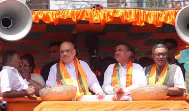 તૃણમૂલને જડમૂળથી બંગાળની ખાડીમાં ફેંકી દોઃ મમતા મતવિસ્તારમાં અમિત… तृणमूल को उखाड़कर बंगाल की खाड़ी में फेंक दो : Mamata के चुनाव क्षेत्र में अमित...