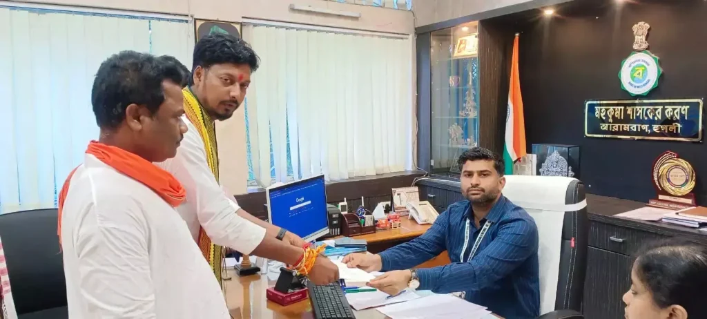 Hooghly: आरामबाग में भाजपा प्रत्याशियों के नामांकन कार्यक्रम में बिप्लब कुमार...