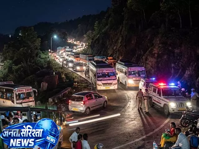 રાયપુર-બસ્તર માર્ગ કેશકલ ઘાટ પર ભારે જામ, કલાકો સુધી મુસાફરો ફસાયા रायपुर-बस्तर मार्ग केशकाल घाट में भारी जाम, यात्री घंटों फंसे