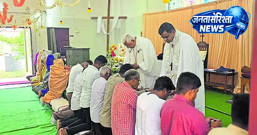 કર્ણાટક: ચર્ચોમાં ઈસ્ટર સન્ડેની ઉજવણી કરવામાં આવી Karnataka : चर्चों में ईस्टर संडे का उत्सव मनाया गया