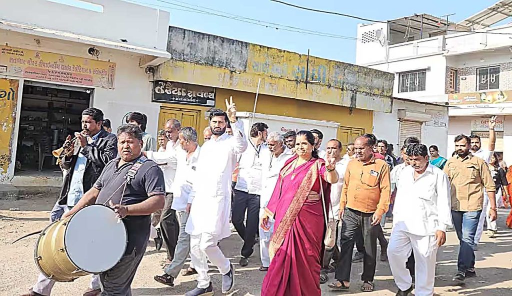 મતદાનના દિવસે આ ગામમાં વાતાવરણ કોઈ લગ્નપ્રસંગ કે મોટા મહોત્સવ જેવું જ...