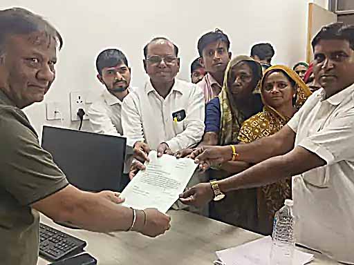 દહેગામના સાપા ગામે પાણીની સમસ્યા નહીં ઉકલે તો ચૂંટણી બહિષ્કારની ચીમકી દહેગામના સાપા ગામે પાણીની સમસ્યા નહીં ઉકલે તો ચૂંટણી બહિષ્કારની ચીમકી