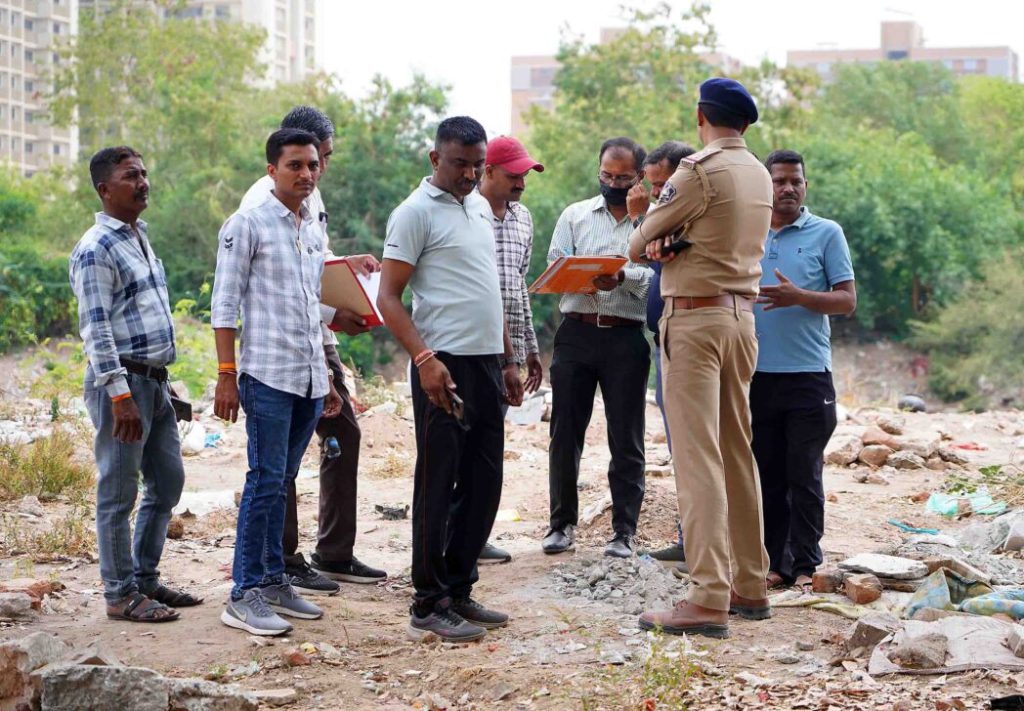 અઢી મહિનાની બાળકીને ઢોંસો ખવડાવ્યા બાદ ફૂડ પોઈઝનીંગ થયું તે વાત ગળે ઉતરતી… અઢી મહિનાની બાળકીને ઢોંસો ખવડાવ્યા બાદ ફૂડ પોઈઝનીંગ થયું તે વાત ગળે ઉતરતી...