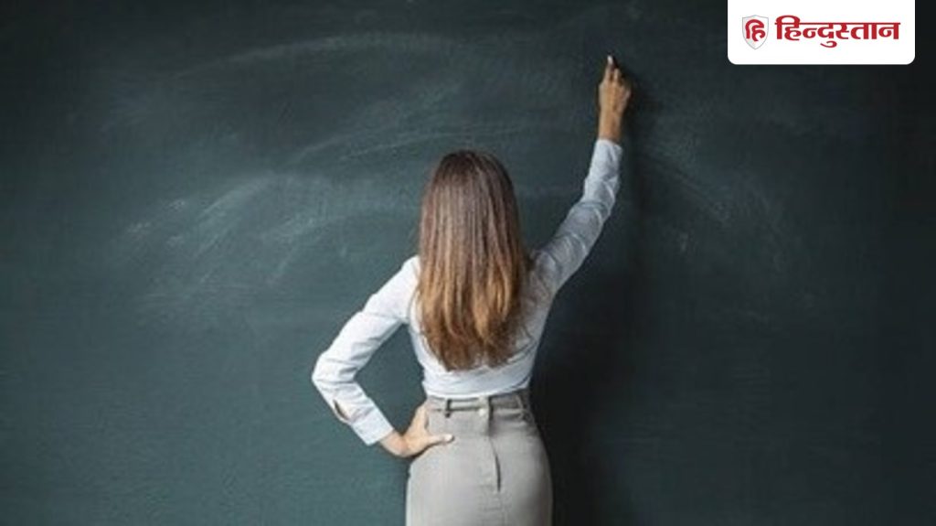 છોકરીઓ સાથે ગેરવર્તન, છોકરાઓ સાથે ચેનચાળા કરવા માટે ઉપયોગ; વિદ્યાર્થી સાથે સંબંધ બાંધવા પર… लड़कियों से बदतमीजी, लड़कों से करती थी फ्लर्ट; स्टूडेंट संग संबंध बनाने पर...