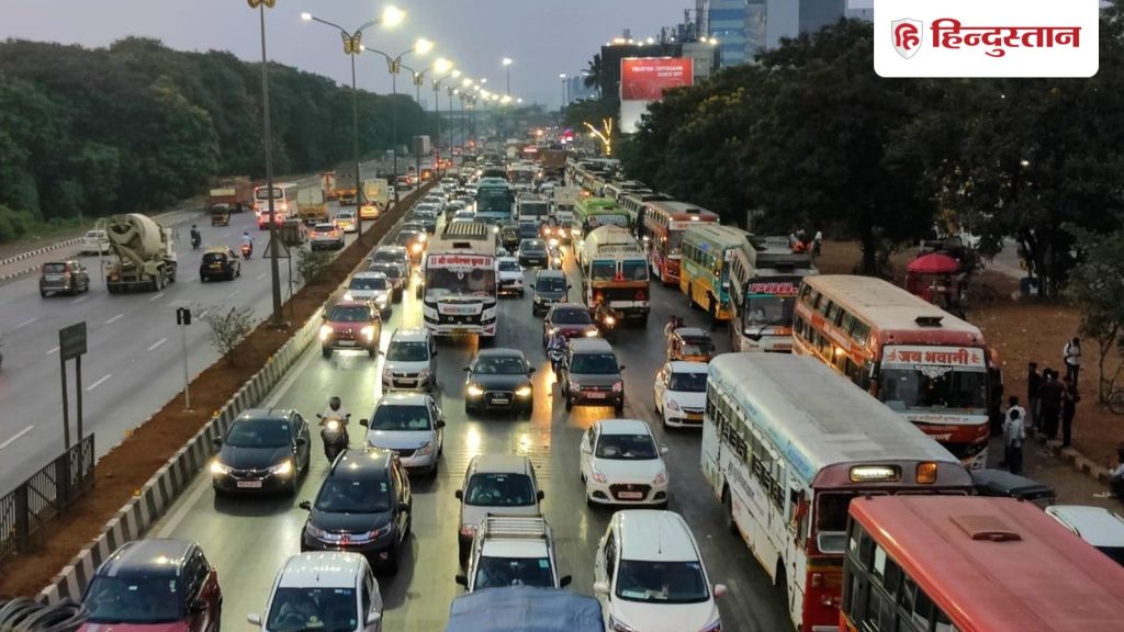 मुंबई में मेगा जाम; हाईवे पर घंटों तक फंसे रहे लोग, वीडियो बना कर सुनाई आपबीती