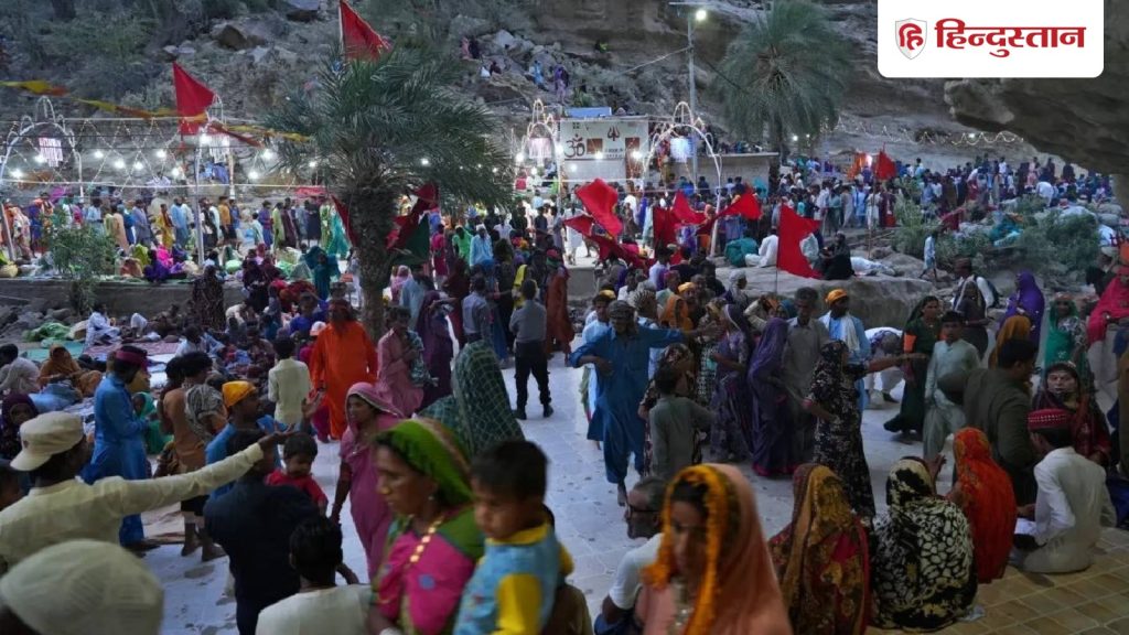 पाकिस्तान में जुटे 3 लाख हिंदू, 51 शक्तिपीठों में शामिल हिंगलाज मंदिर में...