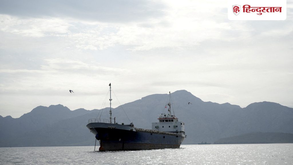 चीनी टैंकर ने होर्मुज पर अमेरिकी नाकेबंदी का लिया टेस्ट, स्ट्रेट से गुजरने...