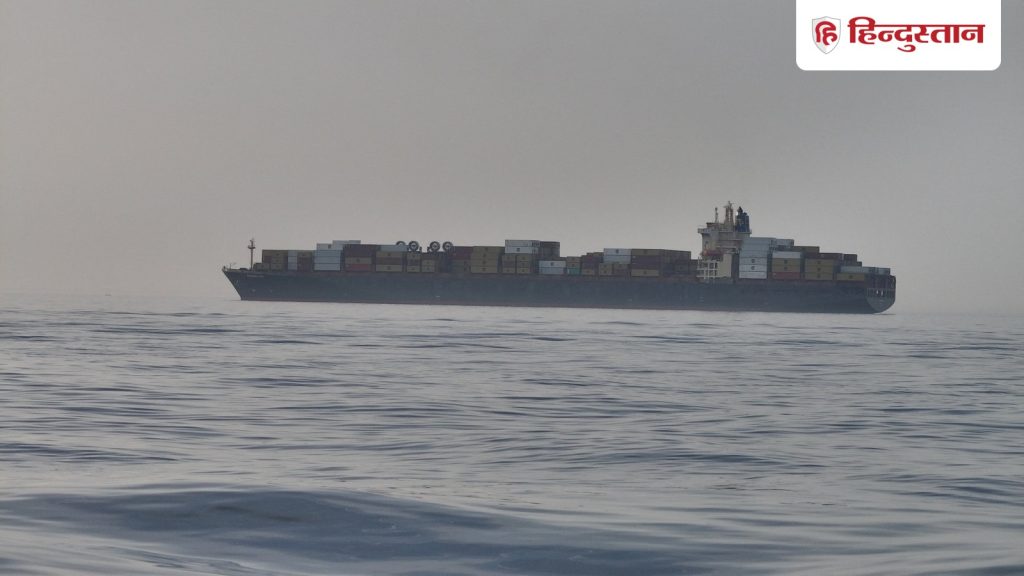 स्ट्रेट ऑफ होर्मुज होकर पहले की तरह कब से गुजरेंगे जहाज? US ने माइंस हटाने का...