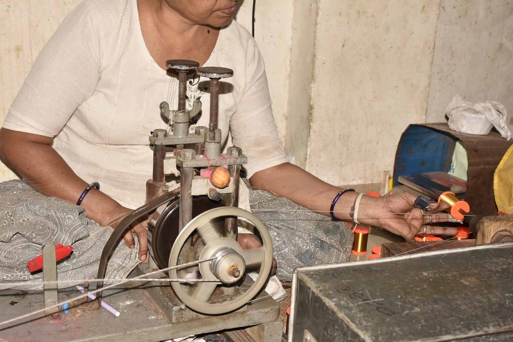 મુઘલ કાળથી દેશ વિદેશોમાં પ્રસિદ્ધ થયેલા સુરતના પારંપરિક ‘જરી ઉદ્યોગ’નો...