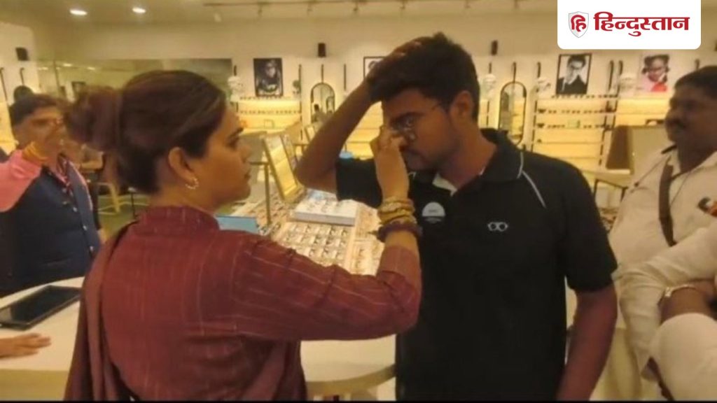 भारत में शरिया कानून लागू करवाना है क्या… Lenskart स्टोर में घुस BJP की नाजिया...