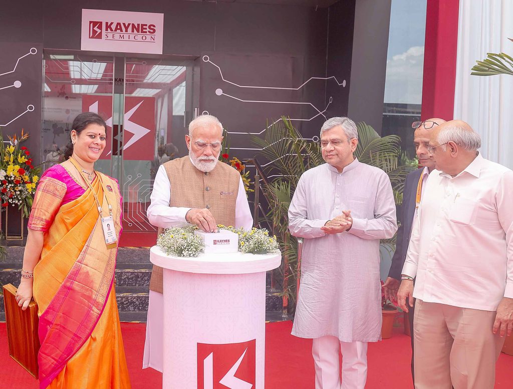 ભારત વૈશ્વિક બજારમાં વિશ્વસનીય સેમિકન્ડક્ટર સપ્લાયર તરીકે તેની ભૂમિકા… ભારત વૈશ્વિક બજારમાં વિશ્વસનીય સેમિકન્ડક્ટર સપ્લાયર તરીકે તેની ભૂમિકા...