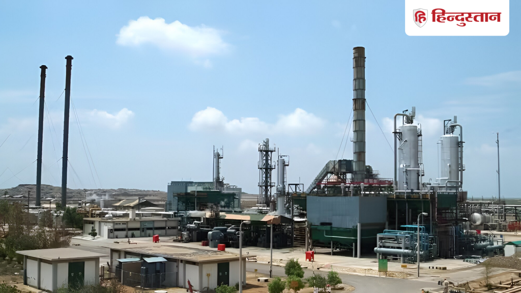 अब पाकिस्तान की नेशनल तेल रिफाइनरी पर बड़ा हमला, अज्ञात लोगों ने चलाईं...