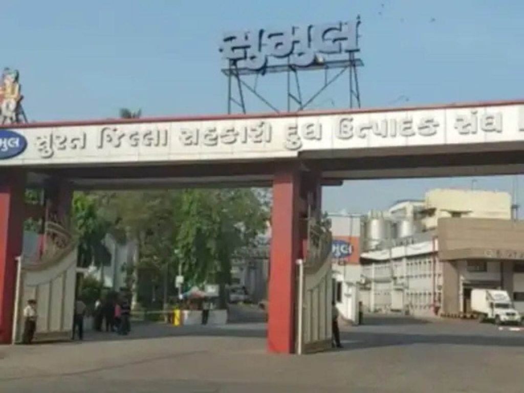 શ્રમિકોની હિજરતથી સુમુલના પ્લાન્ટ્‌સને તાળાં