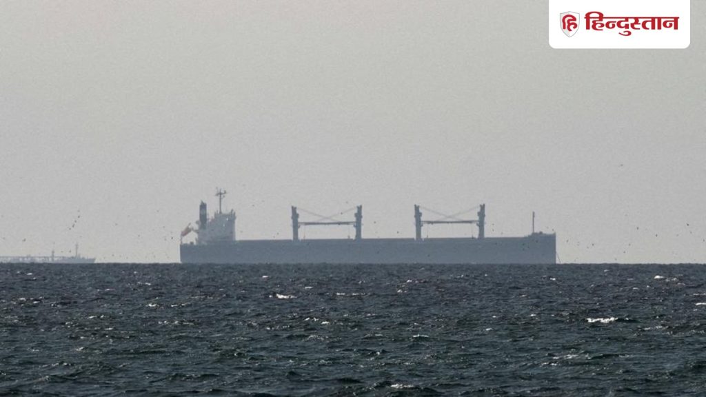 बहुत पास आ गईं भारत और पाकिस्तान की नौसेना, होर्मुज के पास दिखा अजब नजारा