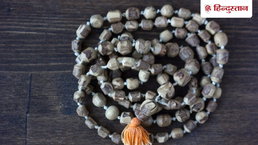 तुलसी की माला किस दिन धारण करें? जानिए पहनने के नियम और फायदे