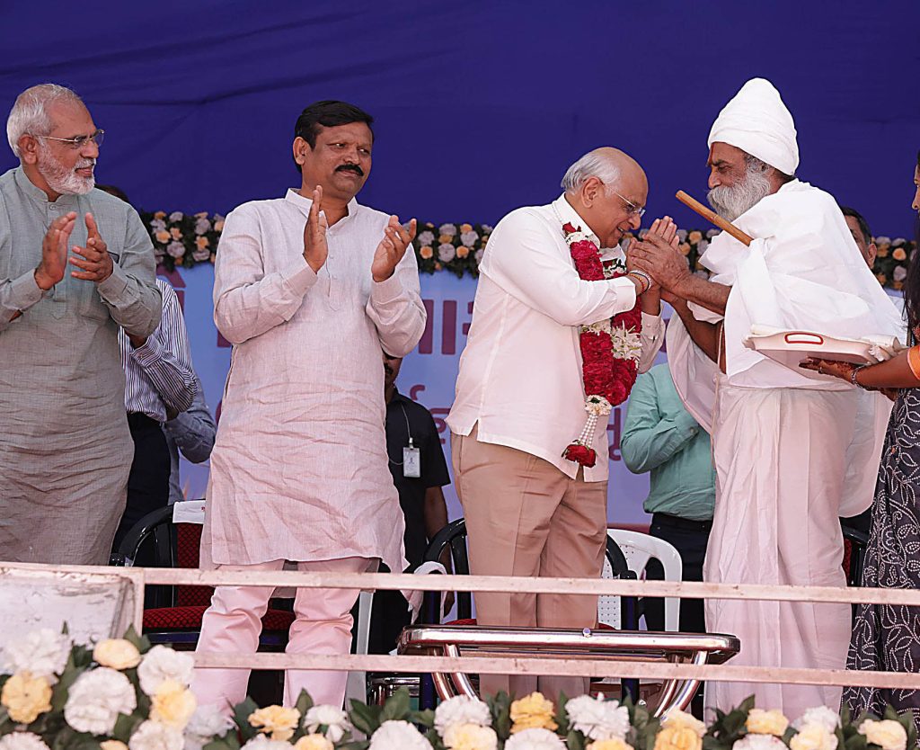 આદિવાસી દુર્ગમ વિસ્તાર નેત્રંગના કાકડ કુઈ ખાતે 51 યુગલના સર્વજ્ઞાતિ સમૂહ...