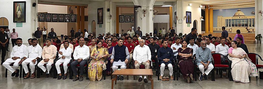 મુખ્યમંત્રીએ ડૉ. બાબાસાહેબ આંબેડકરની ગાંધીનગર ખાતે પુષ્પાંજલિ અર્પણ કરી મુખ્યમંત્રીએ ડૉ. બાબાસાહેબ આંબેડકરની ગાંધીનગર ખાતે પુષ્પાંજલિ અર્પણ કરી