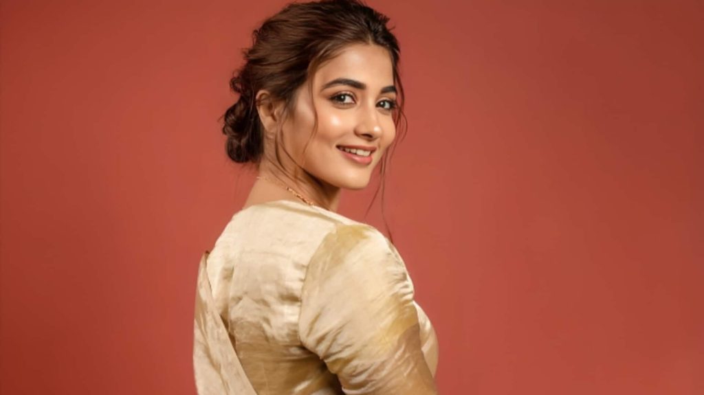 'जन नायकन' लीक: पूजा हेगड़े और सोनू सूद बोले- सालों की मेहनत का अपमान है पायरेसी