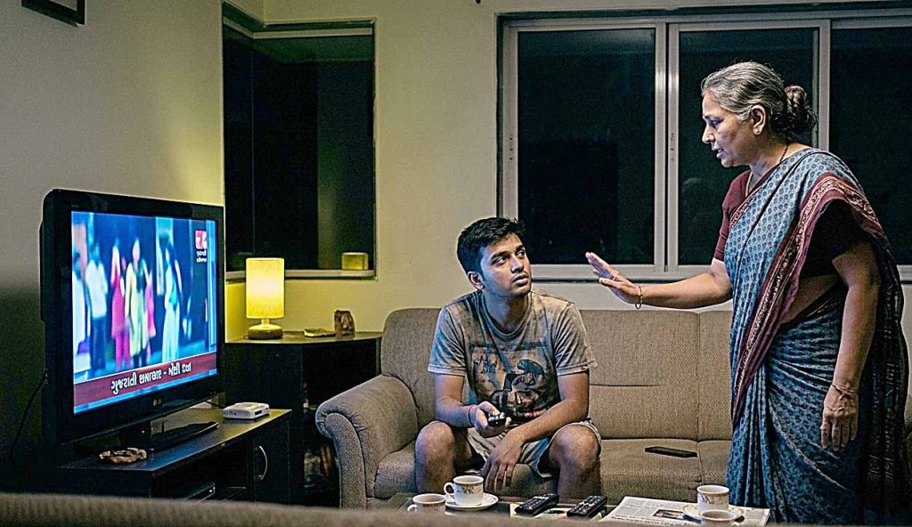 મોડી રાત સુધી ટીવી જોવાની ના પાડતાં પુત્ર ઉશ્કેરાયોઃ માતાનું માથું ફોડી...