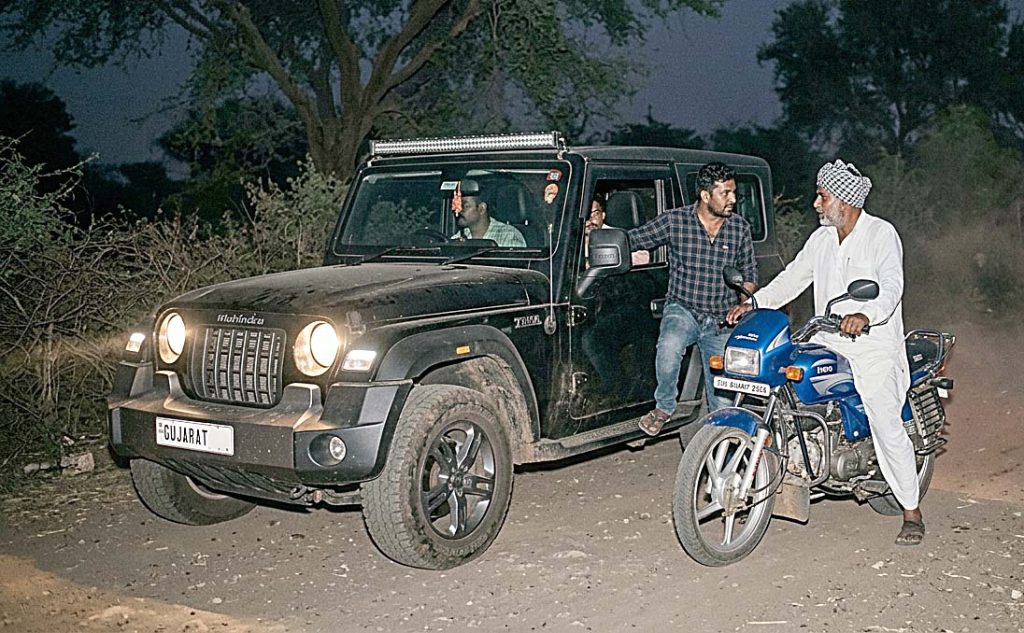 ખેડૂત પર થાર ગાડી ચડાવી જીવલેણ હુમલો કરાયો ખેડૂત પર થાર ગાડી ચડાવી જીવલેણ હુમલો કરાયો