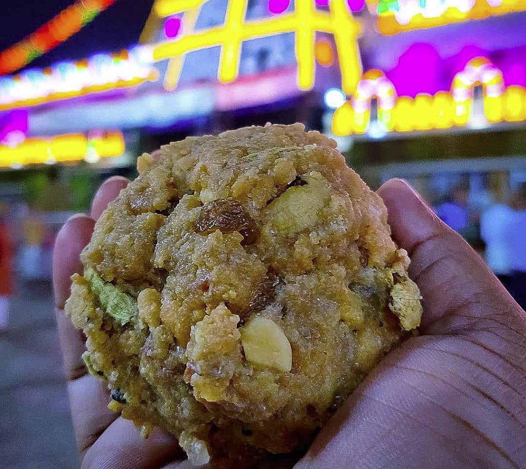 સુરતમાં પ્રસાદના લાડુમાં ઝેર ભેળવી આખા પરિવારને ખતમ કરવાનો પ્રયાસ સુરતમાં પ્રસાદના લાડુમાં ઝેર ભેળવી આખા પરિવારને ખતમ કરવાનો પ્રયાસ