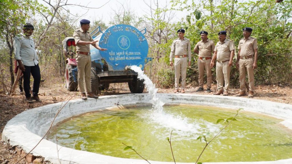 મહીસાગર વન વિભાગનો સંવેદનશીલ અભિગમઃ ઉનાળામાં વન્યજીવો માટે કૃત્રિમ...
