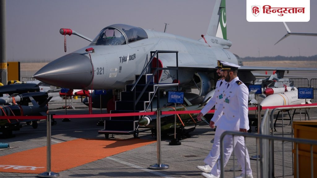 JF-17 જેટ શું છે? જેને પાકિસ્તાને ઈરાન સંકટ વચ્ચે સાઉદી અરેબિયામાં તૈનાત કર્યો હતો क्या है JF-17 जेट? जिसे पाकिस्तान ने ईरान संकट के बीच सऊदी अरब में किया तैनात