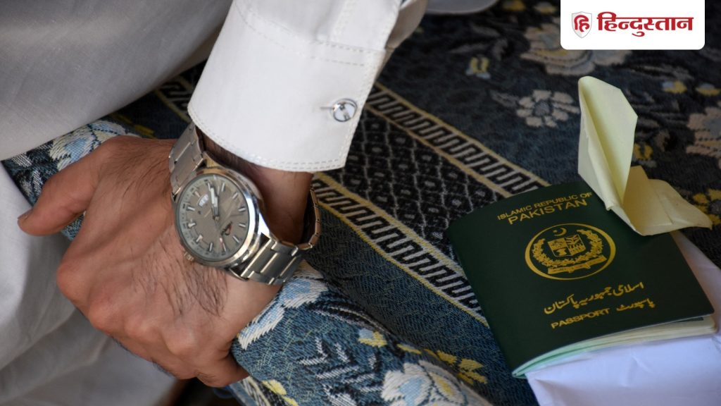 'ईरान को पैसे भेजते हो?' UAE से रातों-रात निकाले जा रहे हजारों पाकिस्तानी शिया,...