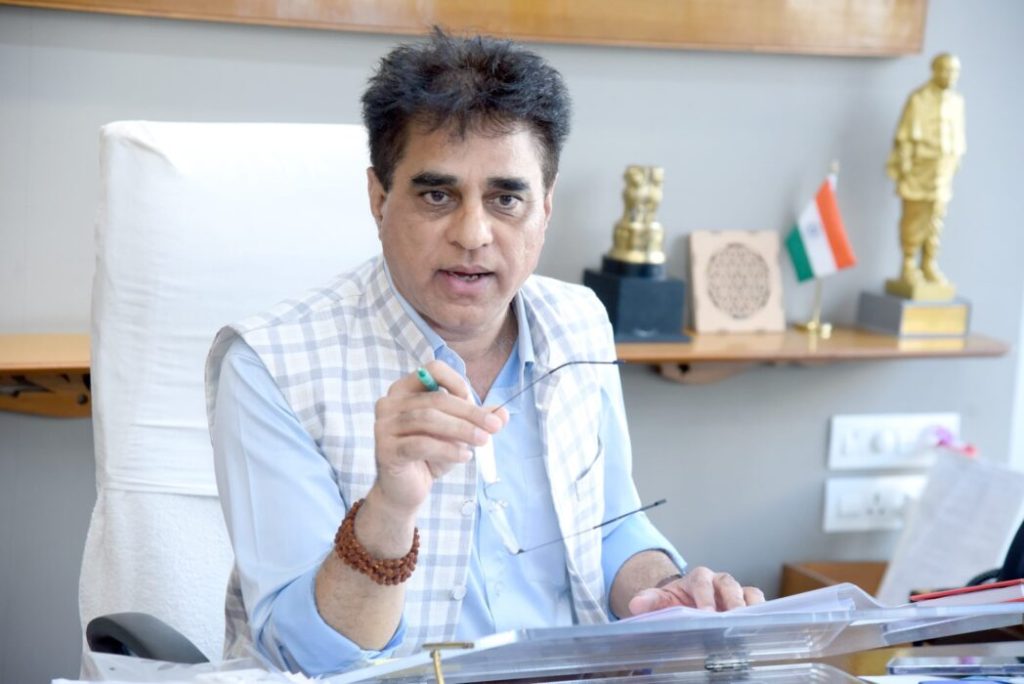 પાયલોટિંગ કારનો ઉપયોગ બંધ કરી સાદગીનો દાખલો બેસાડતા આરોગ્ય રાજ્ય મંત્રી...