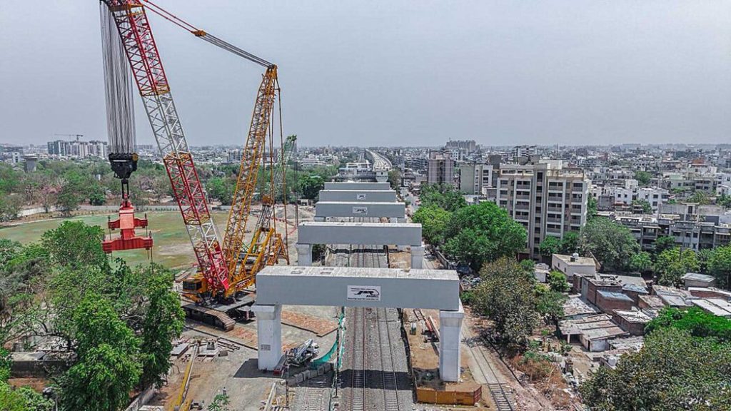 બુલેટ ટ્રેન માટે ફક્ત 22 દિવસોમાં અમદાવાદમાં ટ્રેક પર 1000 ટનથી વધુ વજનના 5...