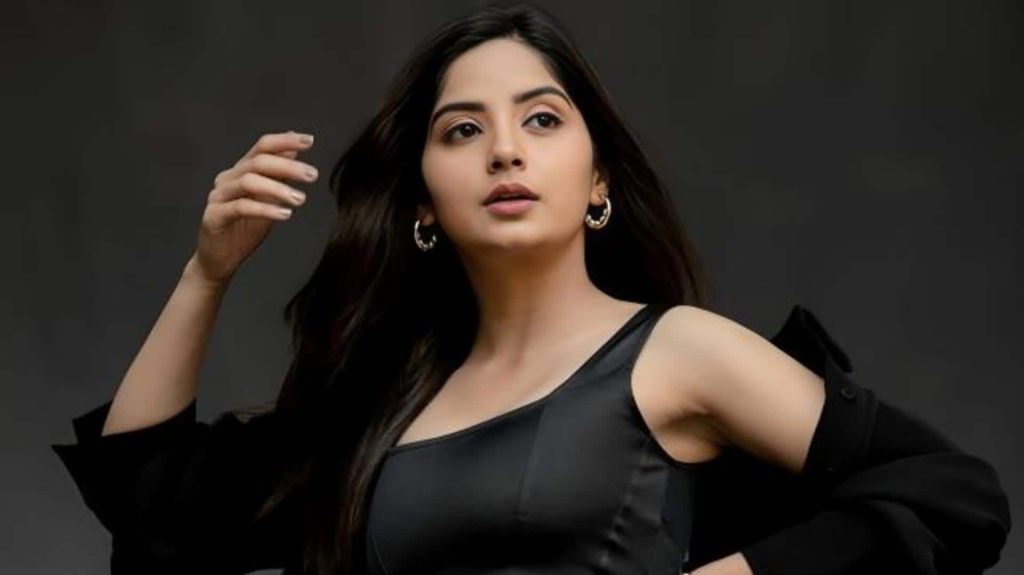 जॉन अब्राहम ने कश्मीरा परदेसी पर खेला दांव, साउथ के बाद बॉलीवुड में लगाएंगी बड़ी छलांग 