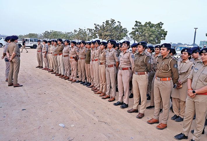 ઓપરેશન મિલાપ: ગુજરાત પોલીસે માત્ર બે અઠવાડિયામાં ગુમ થયેલા 701 લોકોને શોધી… ઓપરેશન મિલાપ: ગુજરાત પોલીસે માત્ર બે અઠવાડિયામાં ગુમ થયેલા 701 લોકોને શોધી...